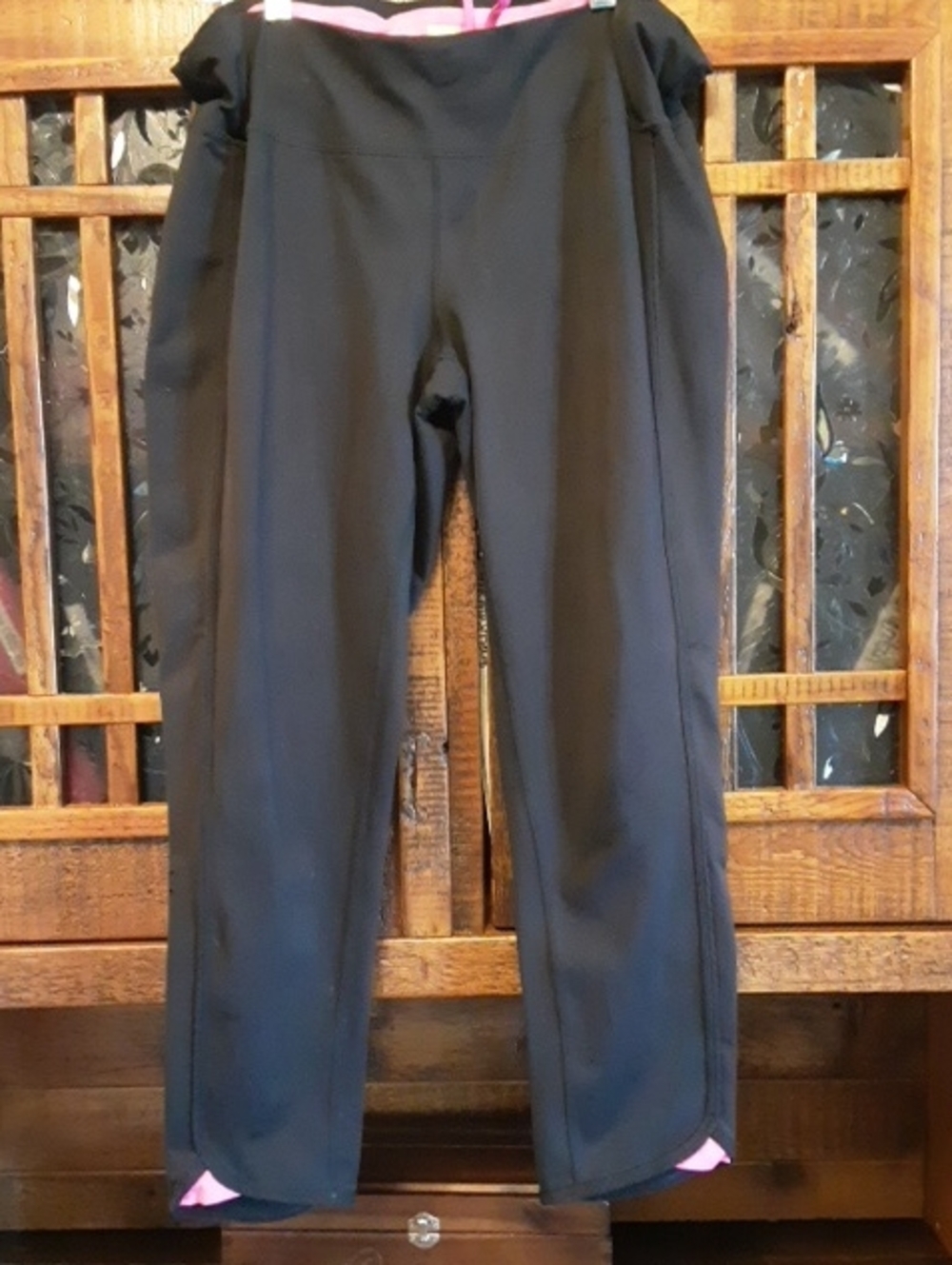 Lucy VTG Black Womens Jogger Capri Fuschia Pink Trim